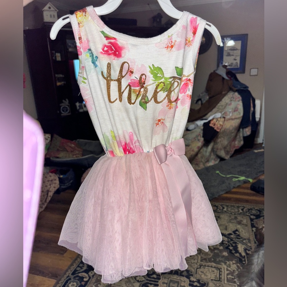 3rd Birthday dress/tutu! Size 3. Excellent Condition.